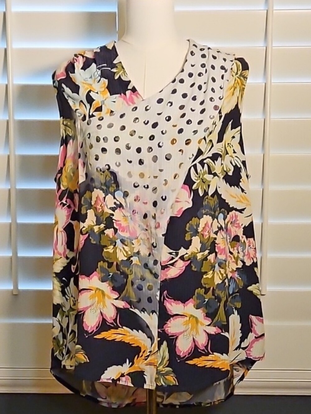 Soft Surroundings  Floral DePluma Mix Sleeveless Blouse. Size Med